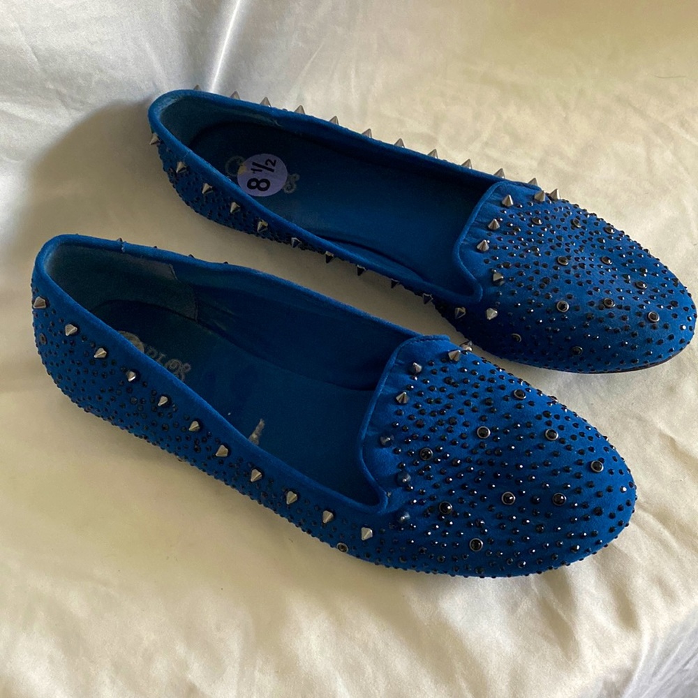 Stuffed blue flats